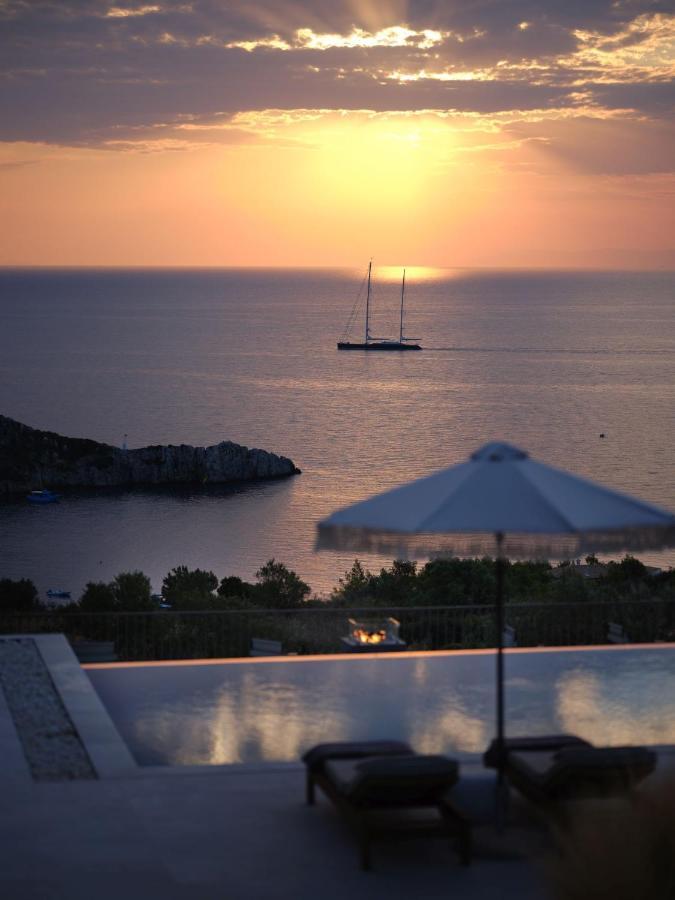 Rebek Luxury Villas & Suites 圣尼古拉奥斯 外观 照片